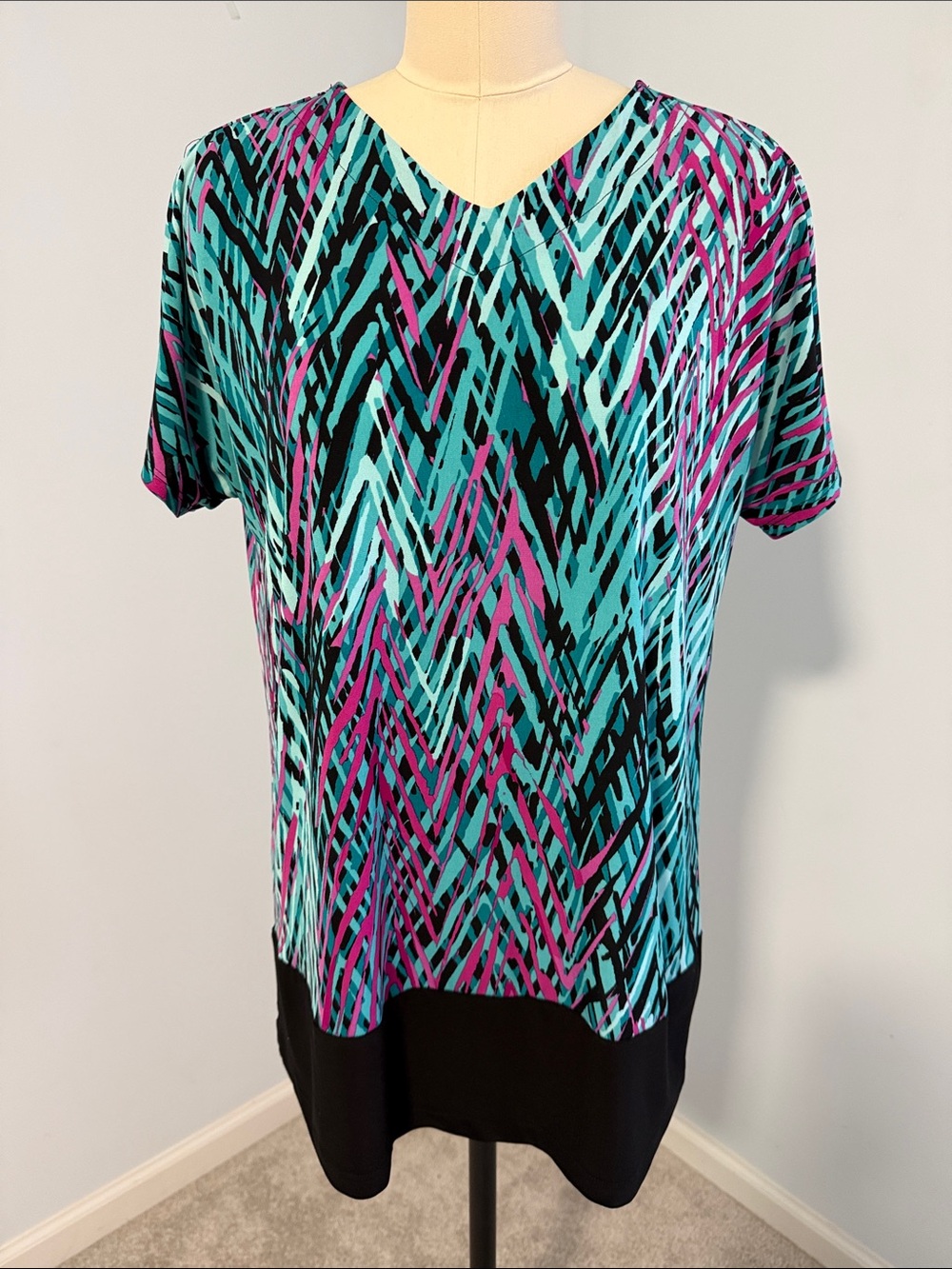Laura Ashley V-Neck Short Sleeve Tunic in Teal, Fuchsia & Black SZS